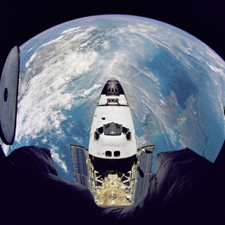 Illustration for article titled Space Shuttle-Mir Docking